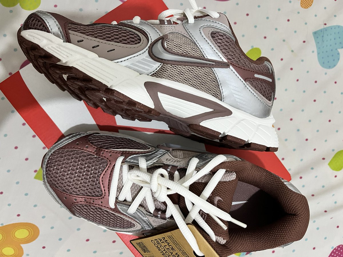 alwaysbebymysd's tweet photo. Guys wts nike v5 rnr yg warna ini, size eur 38 (24 cm) baru banget beli belum dipakai cuman dicoba ternyata kesempitan. 850k aja, ongkir kita bicarakan https://t.co/7im4kuqVNz
