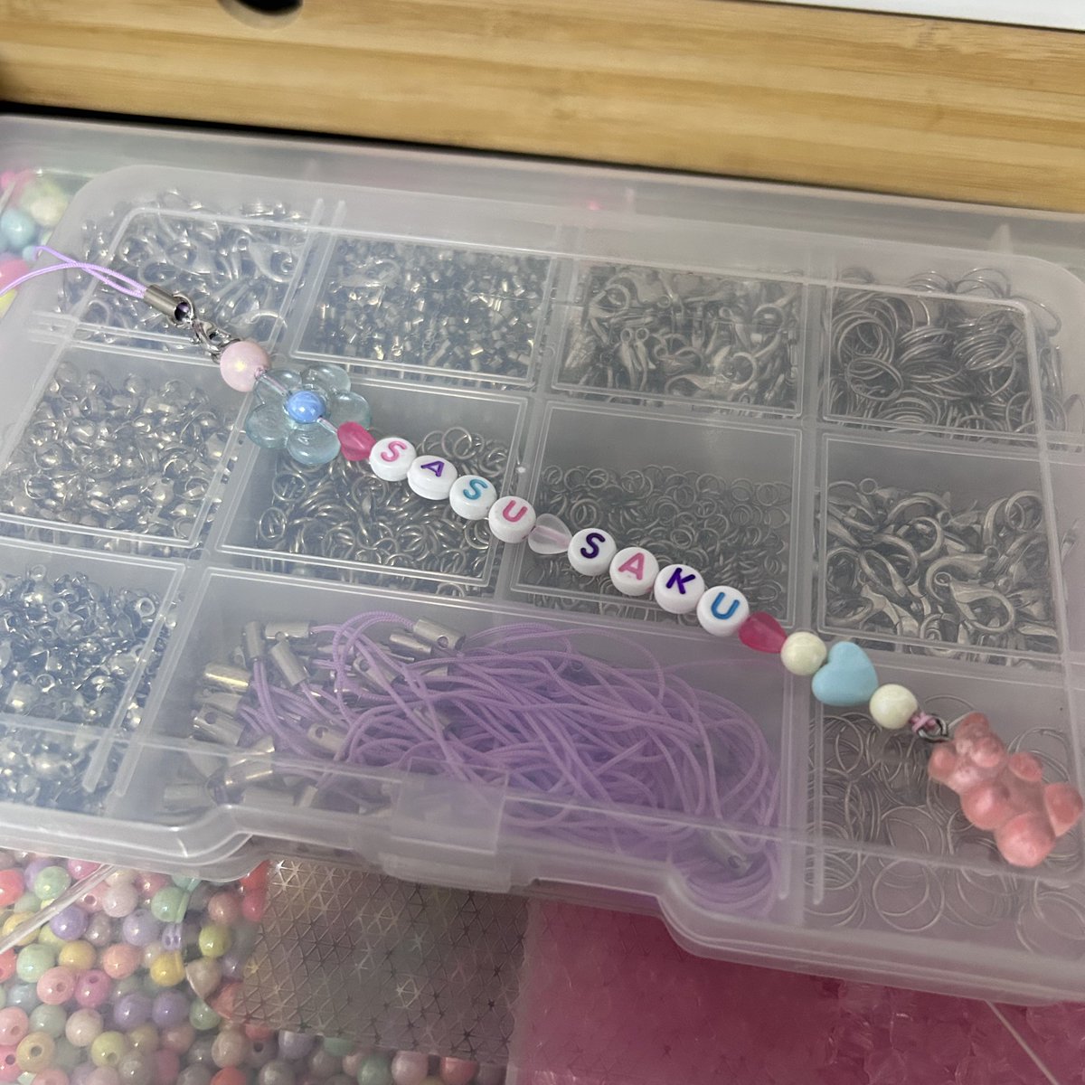 frustratedchibi's tweet photo. Back to making keychains 🍅🌸 https://t.co/yD1tli68bS