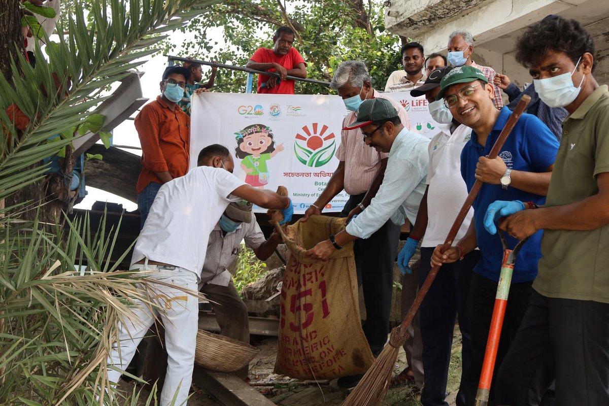 EnvisBsi's tweet photo. CNH and BSI-EIACP jointly organized  Walking with Plogging programme under Swachhata Pakhwada 2026 at IIEST, Shibpur Hooghly River Ghat on 4th June 2026. The programme was led by Dr. K. Karthigeyan, Scientist 'F' &amp;  Head of Office, CNH and Dr. J. S. Jalal, Coordinator BSI-EIACP. https://t.co/NfDqj9srT6