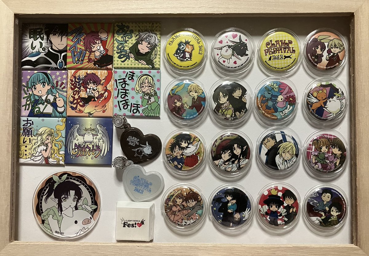 0930chii's tweet photo. どうしよう…
思ってたより大きめだったから、レイアースの満月マグネット入れられない😖
缶バッジ寄せたりしていじったけどバランスがよろしくない😞
阿修羅だけにするか、他の物を取り出してレイアースを入れるか…🤔 https://t.co/YPYyf6t2ow