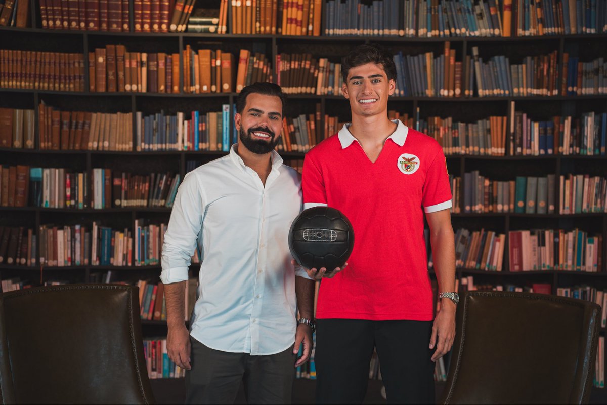 JOliveira10_'s tweet photo. Entrevista exclusiva com o António Silva no dia 22 de Junho pelas 21:00 no meu canal de Youtube.

- O trajeto no clube.
- O seu Benfiquismo. 
- A análise aos últimos anos do Benfica.
- A visão do António sobre a frustração dos adeptos do clube. 
- Críticas e elogios.
- Valores humanos e visões de vida.
- A possível renovação com o Benfica.

São alguns dos temas de uma entrevista informal  e distinta que conduzi com responsabilidade e muito orgulho.

22 de Junho 📅
21:00 🕰️
YouTube 🎬