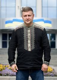 pogrebeckij's tweet photo. А де ж вони поділися? Миші з'їли? А зарплати директору та бухгалтеру вчасно платилися? А скільки бюджетних грошей через ці прокладки "засвоїли"?!
«Було зрозуміло, що у Фонді все відносно погано, але що настільки – навіть не уявляв».
Новий голова Фонду держмайна Дмитро Наталуха повідомив, що за результатами аудиту понад половина держпідприємств, які перебувають на балансі Фонду, фактично існують лише на папері.
«На нашому балансі – понад дві тисячі державних підприємств, але з'ясувалося, що більше половини з них – це «шкаралупки». Вони існують лише на папері: є назва, код ЄДРПОУ і більше нічого», – розповів голова Фонду.
Вкотре переконуюсь – сім років країною правлять мародери. З 2019 по 2022 рік Фондом держмайна керував Дмитро Сенніченко, який втік із країни після порушення проти нього кримінальної справи НАБУ та САП за підозрою у створенні злочинної організації та масштабних розкраданнях державних коштів. Мешкає в Іспанії. Був бізнес-партнером Тимура Міндіча.
Згодом Фондом керував Віталій Коваль. Коли Коваль керував Рівненською ОДА САП вимагав конфіскувати у нього нерухомість на 650 тисяч доларів як незаконно придбану. Проти нього веде справу НАБУ. Але це не заважало йому піти на підвищення та стати головою Фонду держмайна, а згодом міністром сільського господарства. У нашій країні люблять забруднених корупцією чиновників.
Нині у нас новий голова Фонду.
У мене стійке переконання, що цей фонд треба спалити до бісової матері! Згубне місце!