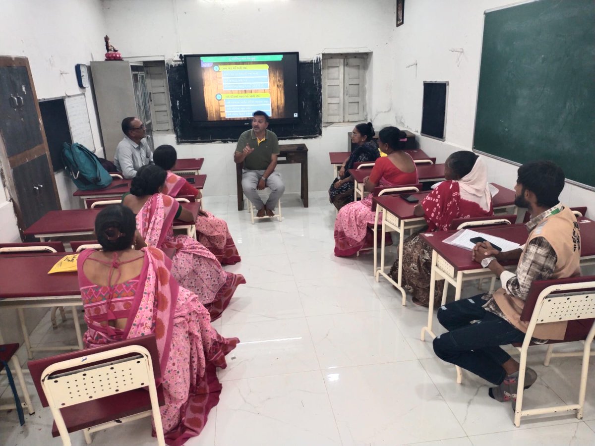 ChildBotad's tweet photo. જિલ્લા બાળ સુરક્ષા એકમ- બોટાદ
.............................................
તા.૧૯-૦૬-૨૦૨૬ વોર્ડ –નં-૬ બોટાદ ખાતે વોર્ડ કક્ષાની મિટિંગ કરવામાં આવી જેમાં બાળ સુરક્ષા સમિતિના કાર્યો, ભૂમિકા અને જવાબદારી વિશે તેમજ બાળ કાયદાઓ અને યોજનાઓ અંગે વિસ્તૃત માર્ગદર્શન આપવામાં આવ્યું. https://t.co/bo8x90rTwJ