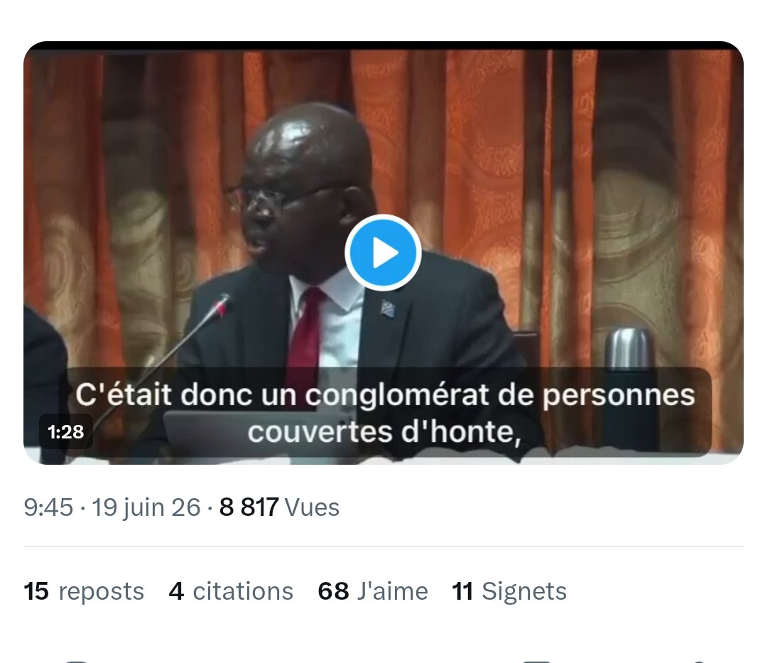 STukisadila's tweet photo. Débat sur la Constitution (CENCO) : 20 minutes de fond pour @DSESANGA, 1min30 de chrono pour le 1er vice-président de l'Assemblée nationale. Deux salles, deux ambiances. Mais pour la presse, ce grand écart en dit déjà bien assez... 😉 https://t.co/IpW11G86aa