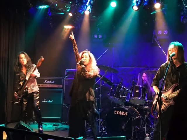 YoshieSeventh's tweet photo. 昨年11月のライブ直前、メンバーの体調不良で急遽ライブをキャンセルさせていただいてから7ヶ月が過ぎました。
現状の詳細はお知らせできませんが、メンバー各自、個人練習にも取り組んでいます。
いつライブのお知らせが出来るかはまだ未定ですが、どうか待っていてください。
Seventh Heavenより。 https://t.co/Ja01lA8IAY