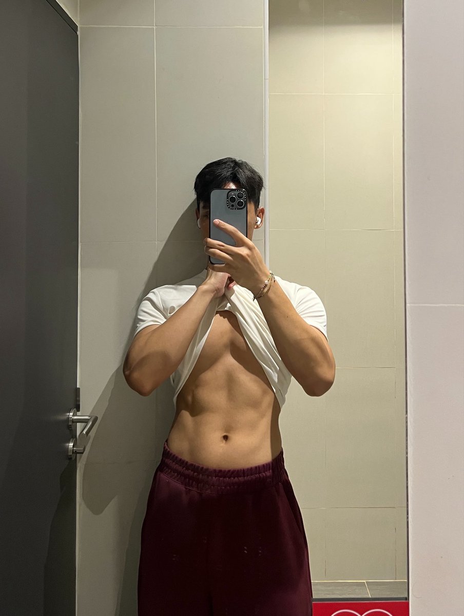yveshpk's tweet photo. มาอวด Abs กันหน่อยคับ 💪🏽🥖 https://t.co/CpGNGMh2YE