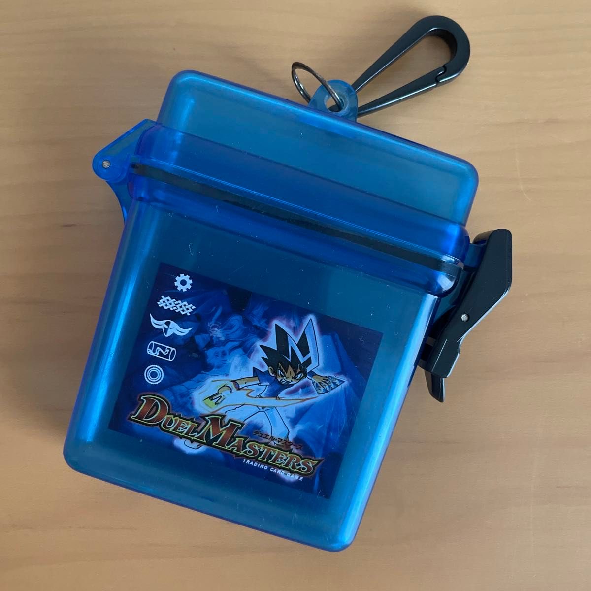 punsukabooks's tweet photo. 昔のカードゲームは輪ゴムでデッキ止めてた子は多かったけどデュエマはこのケース使ってた子が多いイメージ(自分の周りだけかもだけど) https://t.co/3UJ47MaIKo
