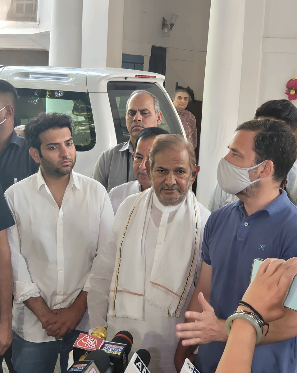 shantanu_yadav1's tweet photo. लोकसभा में नेता विपक्ष आदरणीय श्री राहुल गांधी जी को जन्मदिन की हार्दिक बधाई एवं शुभकामनाएं।

ईश्वर आपको उत्तम स्वास्थ्य के साथ दीर्घायु और जनसेवा की अटूट संकल्प शक्ति प्रदान करे।
#RahulGandhi #Birthday 
@RahulGandhi https://t.co/ZlrKADMeAu