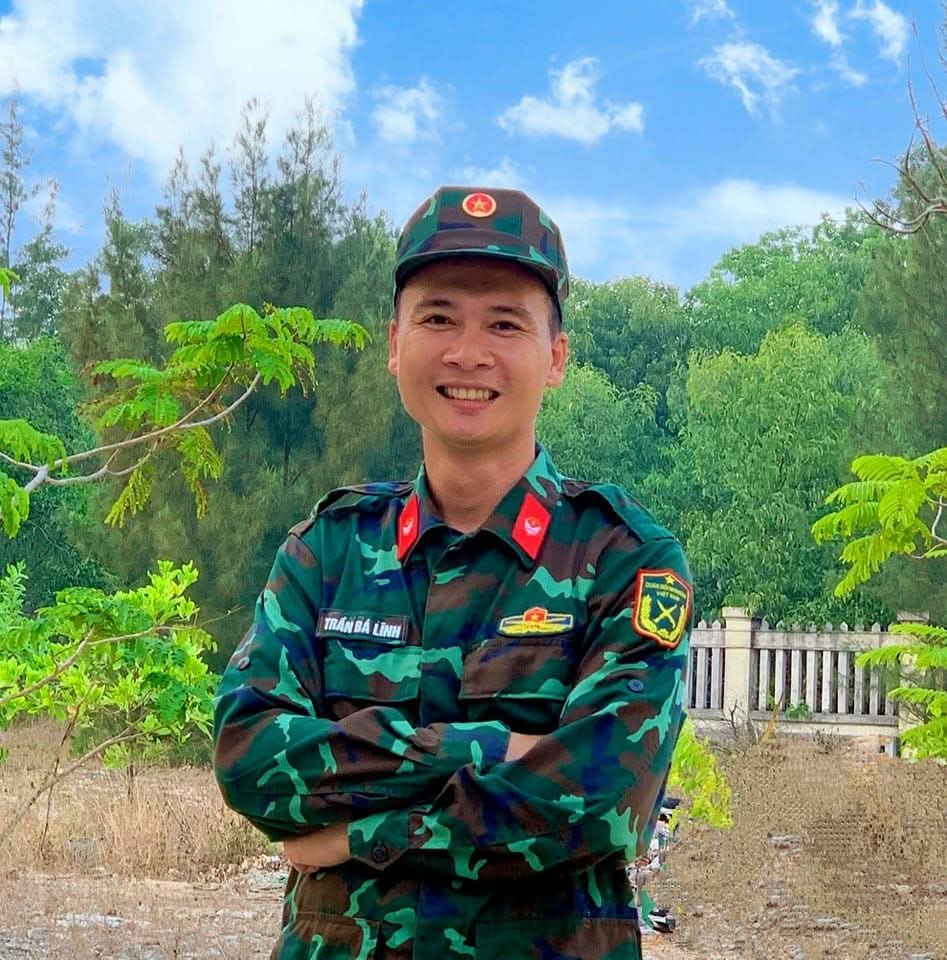 HeheNguyn3's tweet photo. thầy dậy QP cũ của tớ,tiếc thầy là không nghỉ bữa nào 😁 https://t.co/KQZ6gMSu6z