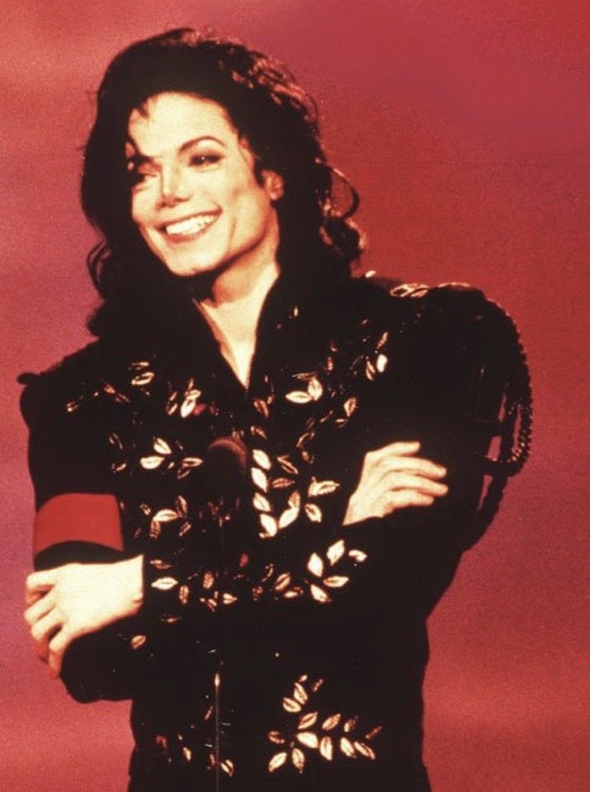 wtvhappens_'s tweet photo. i love how perfect michael smile is cause it looks like he has like shiny teeth’s idk how to explain it 😭 https://t.co/4e6R0B3fFU