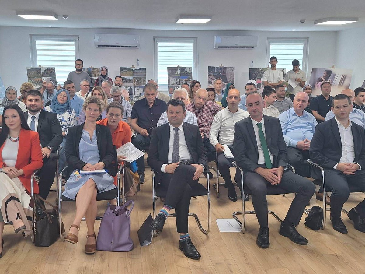 MLJPI_BiH's tweet photo. Povodom obilježavanja Svjetskog dana izbjeglica, Ministarstvo za ljudska prava i izbjeglice BiH, u saradnji sa UNHCR-om, Misijom OSCE-a u BiH i Gradskim vijećem Grada Mostara, organizovalo je događaj pod sloganom „Sigurnost za sve“ u IPC Salakovac u Mostaru. https://t.co/c51K16ktcG