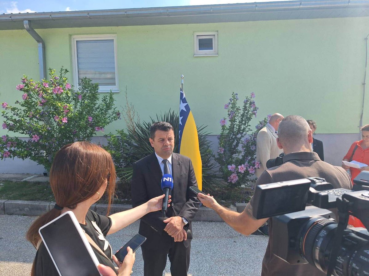 MLJPI_BiH's tweet photo. Povodom obilježavanja Svjetskog dana izbjeglica, Ministarstvo za ljudska prava i izbjeglice BiH, u saradnji sa UNHCR-om, Misijom OSCE-a u BiH i Gradskim vijećem Grada Mostara, organizovalo je događaj pod sloganom „Sigurnost za sve“ u IPC Salakovac u Mostaru. https://t.co/c51K16ktcG