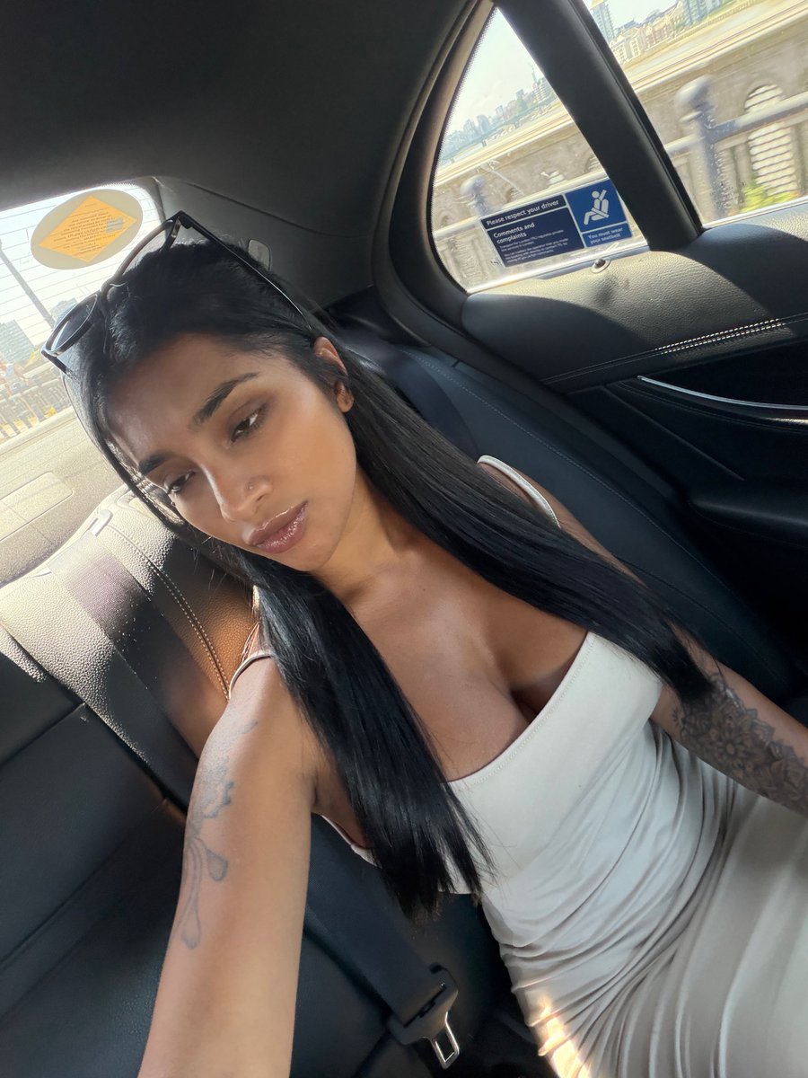 yasminadiaries's tweet photo. Why is there so much traffic in London today? https://t.co/uBUIdpBKHL