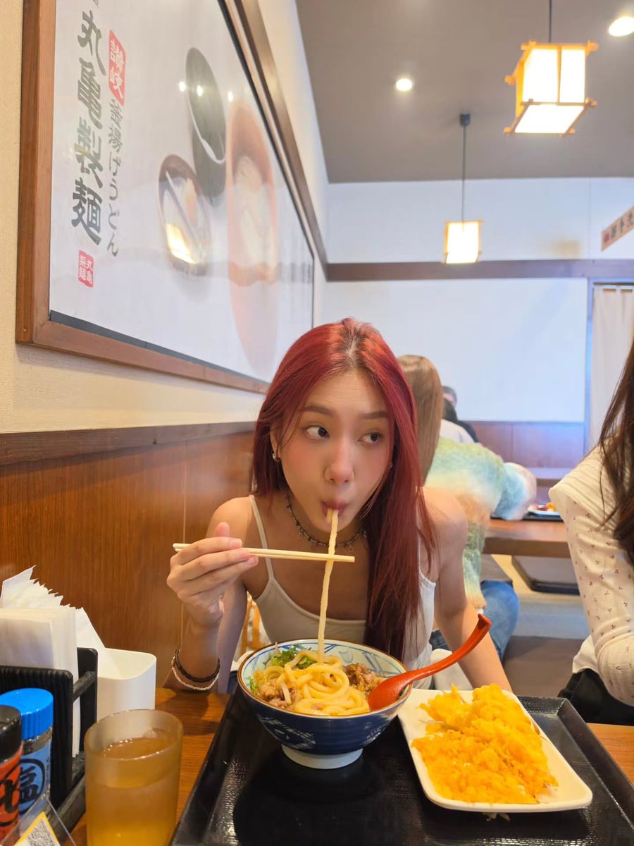 sivkjor's tweet photo. นั่งหันหลังให้กัน เลิกกันแล้วจริงๆทุกคน ผิดที่ไว้ใจ https://t.co/o99kbvzlb6