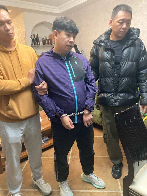 AnnaLiu1010's tweet photo. 锡安教案孙聪牧师！

昨日孙牧师终于可以呼吸自由的空气！感谢上帝！至此神还给晓羽师母如同新婚时的帅小伙！上帝的美意从来都是如此真实！

我们继续仰望余下9位牧者同工的早日归回！在236天之后 我们祷告：#无罪释放金明日牧师；#释放锡安教案牧者同工！ https://t.co/mlT1g4qt3L