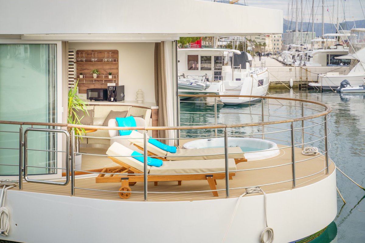 OasisMeu's tweet photo. No construction. No permits. No disruption. Just a unit that makes your marina a destination✨ https://t.co/I7YOoZTCGH