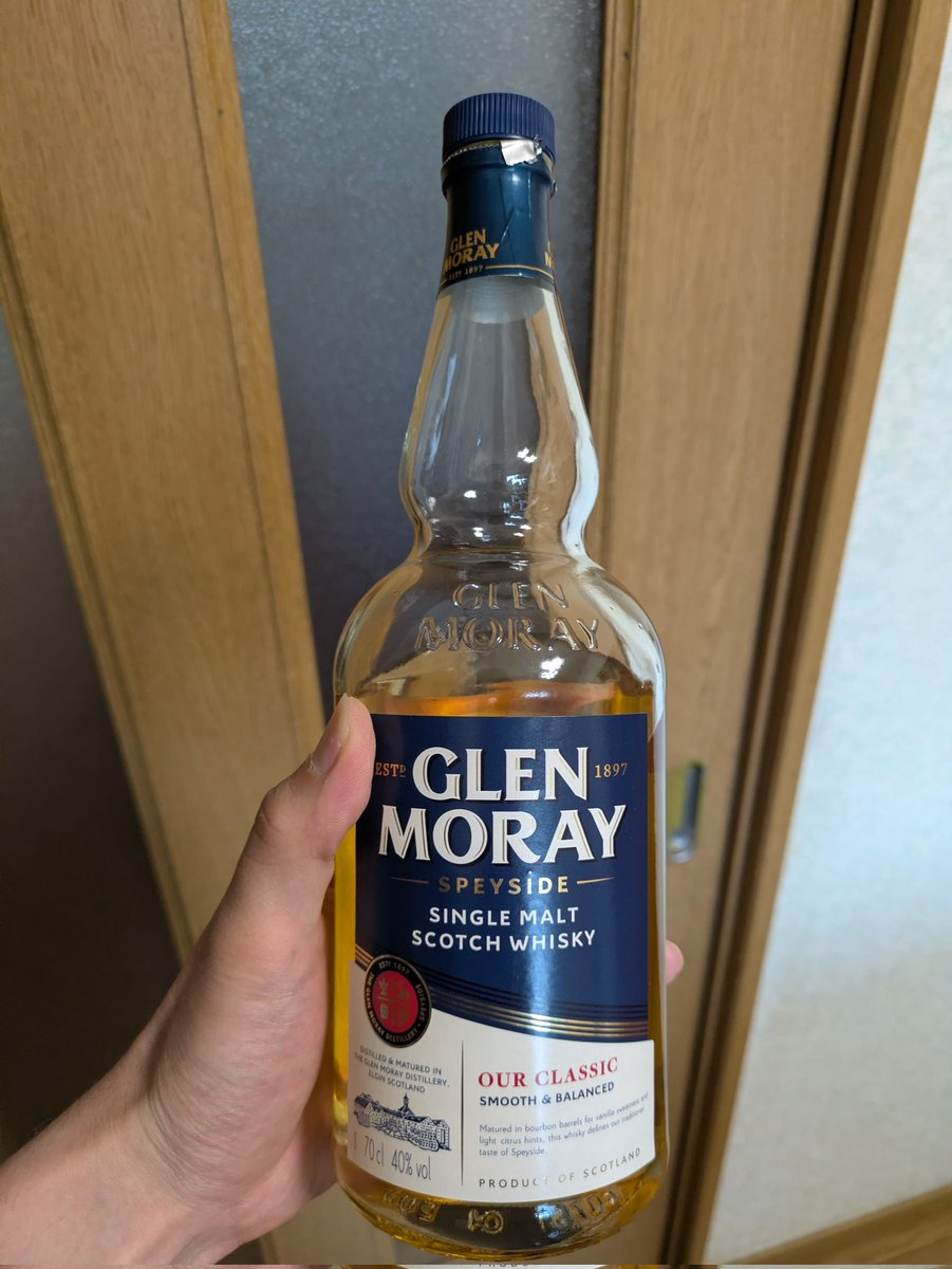 SWSY_324kd's tweet photo. 《Friday's Dinner》

父の日のプレゼントに贈ったお酒は《GLEN MORAY》‼️

息子として購入者である私が、カレーライスのお供に嗜みました😋🥃
スッキリさわやかな味わいです👍

ついでに、明日休みだからと500mlのストゼロも…🔥

#ウイスキー #GlenMoray #ストゼロ #カレーライス https://t.co/I7EodaK3t2