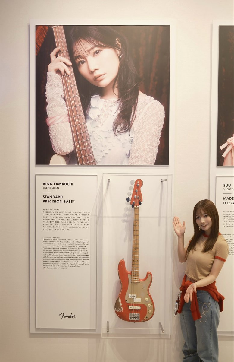 aina0703's tweet photo. Fender Flagship Tokyoで
すぅのテレキャスターと私のプレシジョンベースが展示されています🎸

バンド結成当初からライブで一緒に音を作ってきた相棒。(途中からレリック加工して全然別人になりましたが😂)
こうして展示されるのはなんだか不思議な気持ちです。
すぅのも昔のサイサイステッカーが貼ってあってエモすぎる🥹🤍

6/17〜9/15まで展示されているので、
ぜひ直接遊びに行ってみてください😌

場所：Fender Flagship Tokyo

#Fender
#FenderFlagshipTokyo
#PrecisionBass
#サイサイ
#SILENTSIREN