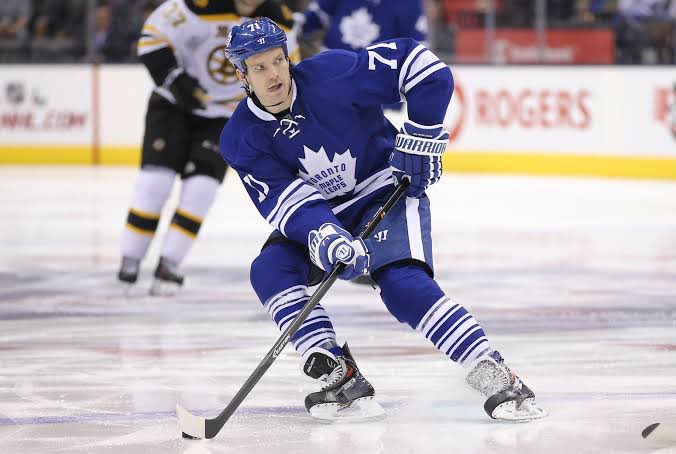 TTTToasTTer's tweet photo. @AdamWylde Leafs signing a late bloomer 30 year to a massive contract? Sounds familiar https://t.co/Py2k1iwf0s