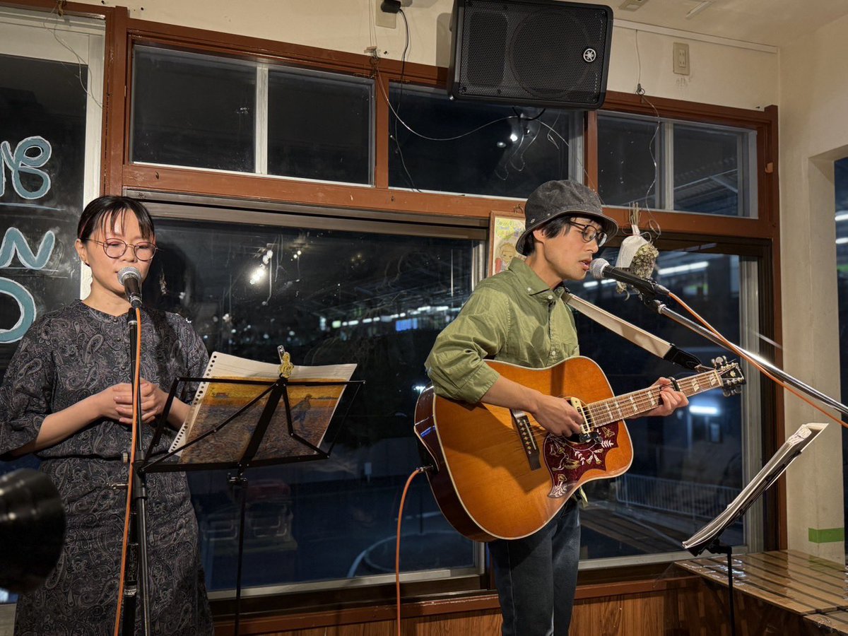morikawa_you's tweet photo. 橋本GOHANでのライブまであと二日。ライブ4ヶ月ぶりなので、京王よみうりランド　Green World Cafeのオープンマイクでちょっと歌ってきました。共演する森園さんとも合わせられたので良いウォーミングアップになりました。ライブ楽しみです。(当日はご予約満席となっております) https://t.co/QiVbR7ykLb