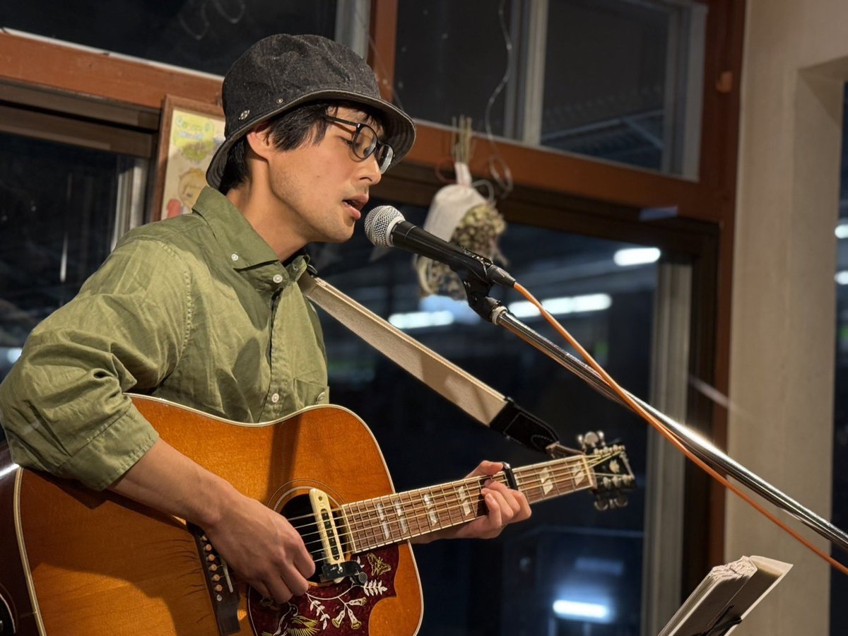 morikawa_you's tweet photo. 橋本GOHANでのライブまであと二日。ライブ4ヶ月ぶりなので、京王よみうりランド　Green World Cafeのオープンマイクでちょっと歌ってきました。共演する森園さんとも合わせられたので良いウォーミングアップになりました。ライブ楽しみです。(当日はご予約満席となっております) https://t.co/QiVbR7ykLb