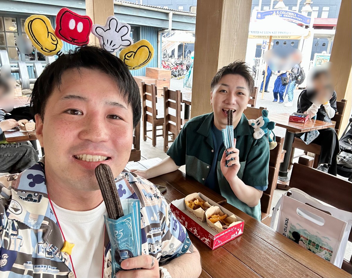 ilohas_vol's tweet photo. 25周年ディズニーシー②
with @chibisuke_1031 https://t.co/FXETgYYn0b