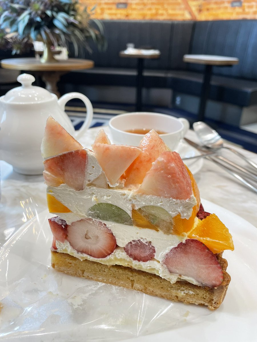 7mo3kKEmZO2g7b2's tweet photo. TOKYO STATION CAFE -THE NORTH DOME- https://t.co/fOlsaT4JA3