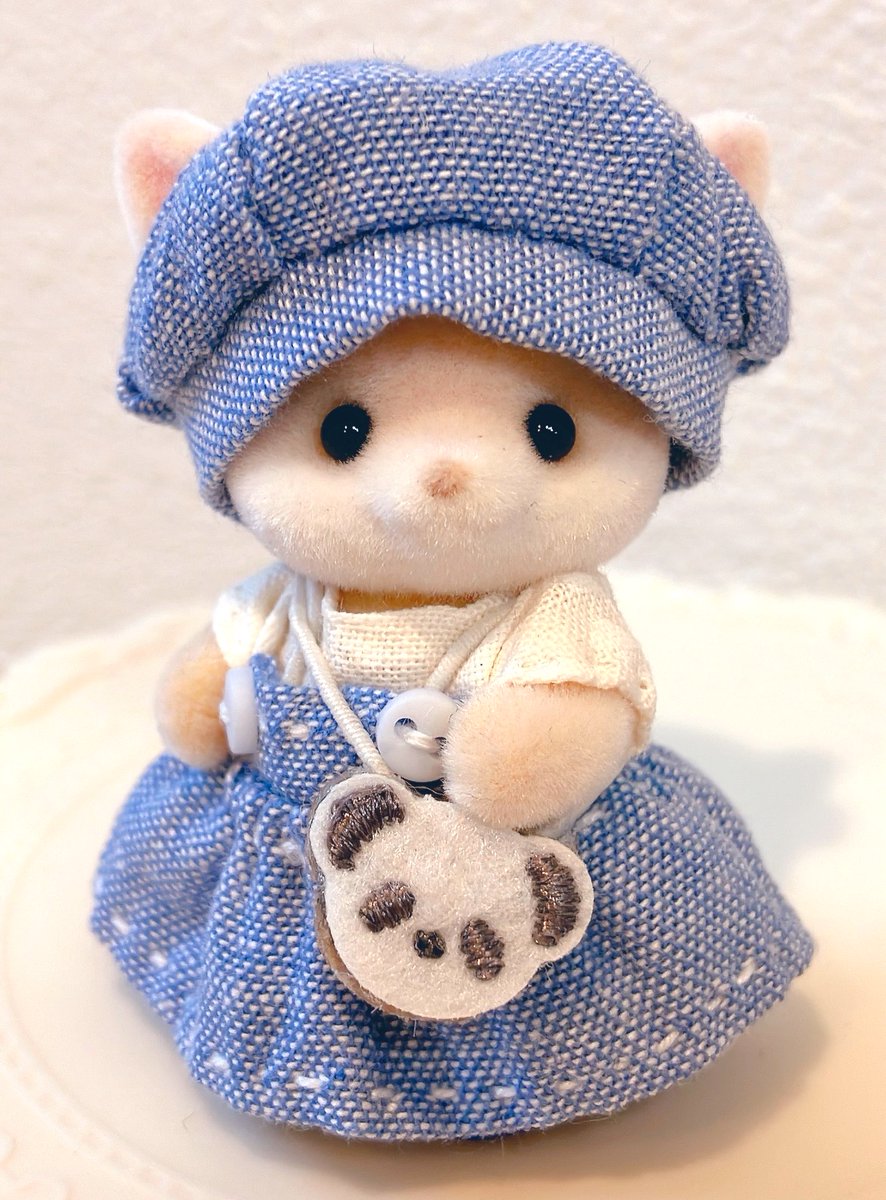 mozu0mozu's tweet photo. おでかけ用にシンプルなお洋服
ポシェットはリバーシブル🐻🐼 https://t.co/SWwL1c5t5V