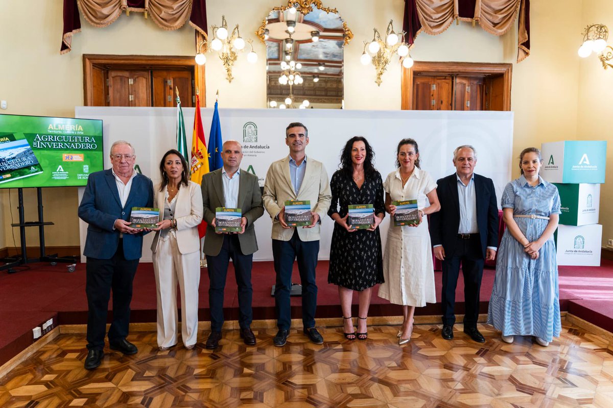 RamonFPM's tweet photo. La agricultura de invernadero de Almería es un ejemplo único en el mundo de innovación, sostenibilidad y esfuerzo colectivo.

Esta guía elaborada por @dipalme_almeria e @IfapaJunta es la mejor manera de contar una historia de éxito que merece ser conocida y reconocida. https://t.co/VIcdCmkfPN
