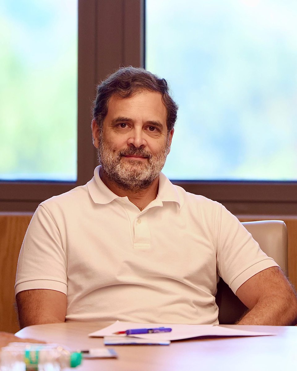 inc_anzar's tweet photo. जननायक श्री @RahulGandhi जी को जन्मदिन की बहुत बह���त बधाई एवं शुभकामनाएँ 💐 https://t.co/f0dnhhvIgM