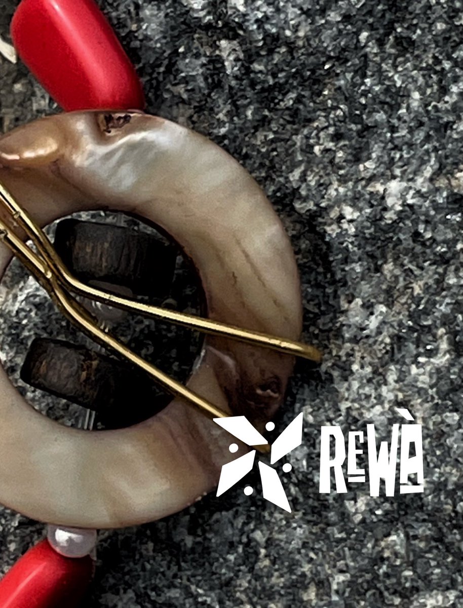 Rewacollective's tweet photo. Igi. Irí. Òkúta.
What becomes.
ATUNBẸ̀RẸ̀ — 20.06.26

#exploremore #jewelrybrand #fashionbrand #rewàtide https://t.co/A9ENRoBgph
