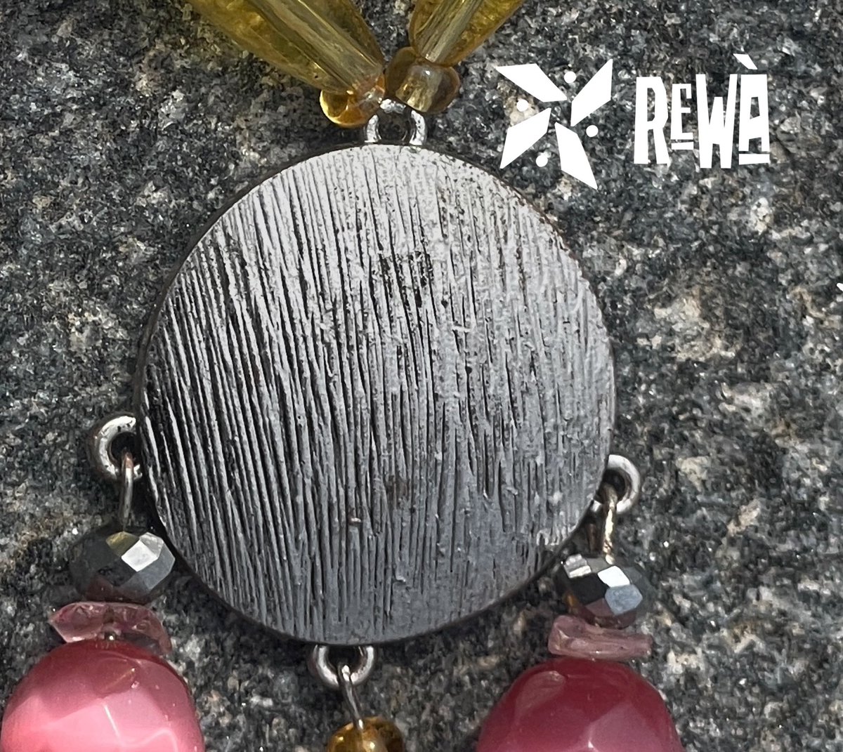 Rewacollective's tweet photo. Igi. Irí. Òkúta.
What becomes.
ATUNBẸ̀RẸ̀ — 20.06.26

#exploremore #jewelrybrand #fashionbrand #rewàtide https://t.co/A9ENRoBgph