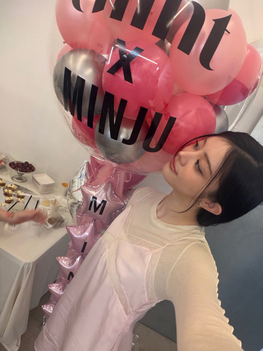 MinjuGlobal's tweet photo. [WEVERSE] 260619

🐰 : 💓💗💕💞💘🩷💝

#MINJU #민주 #ILLIT #아일릿 https://t.co/LPm1FqrkfY