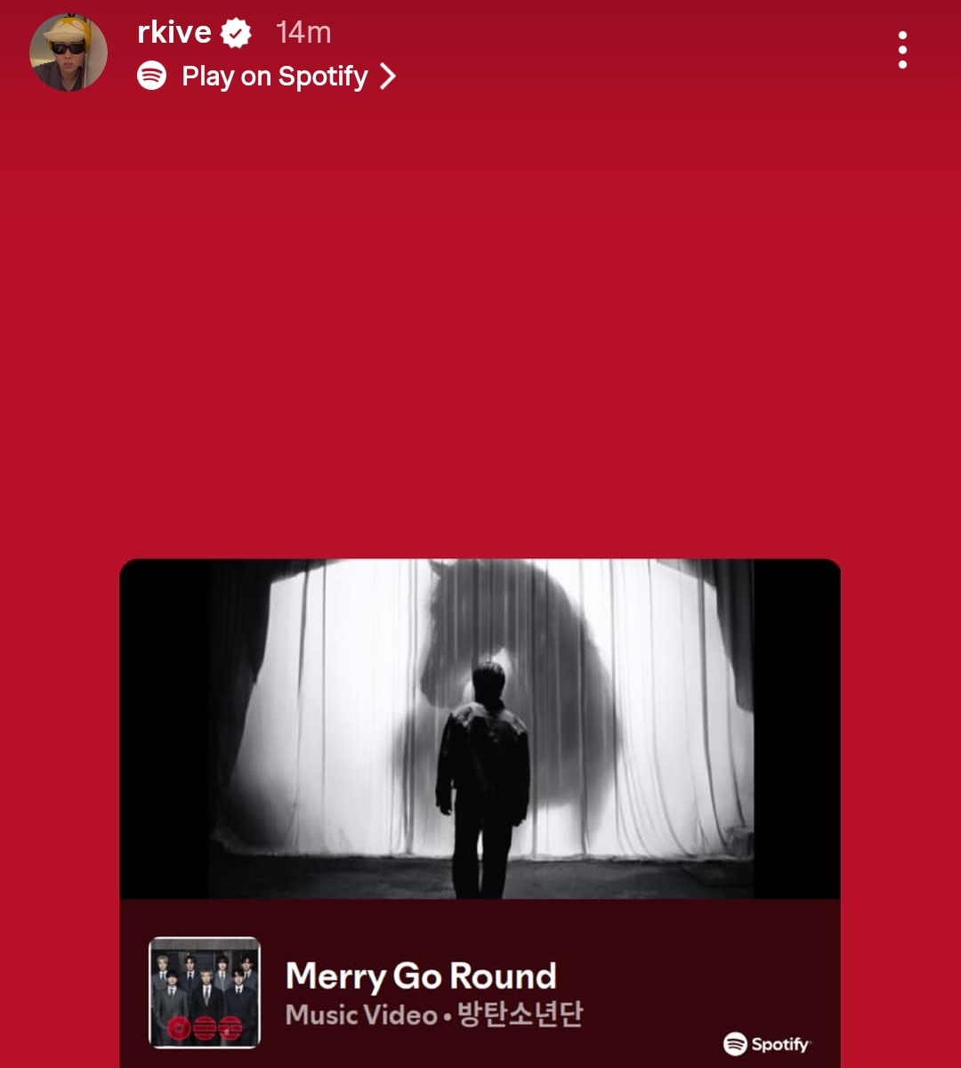 Yoon_kookie97's tweet photo. JOON &amp; HOBI SAID STREAM !!!

MERRY GO ROUND MV
#BTS_MerryGoRound
MERRY GO ROUND MV ON SPOTIFY
MERRY GO ROUND MV IS HERE https://t.co/NnZ4YokP1u
