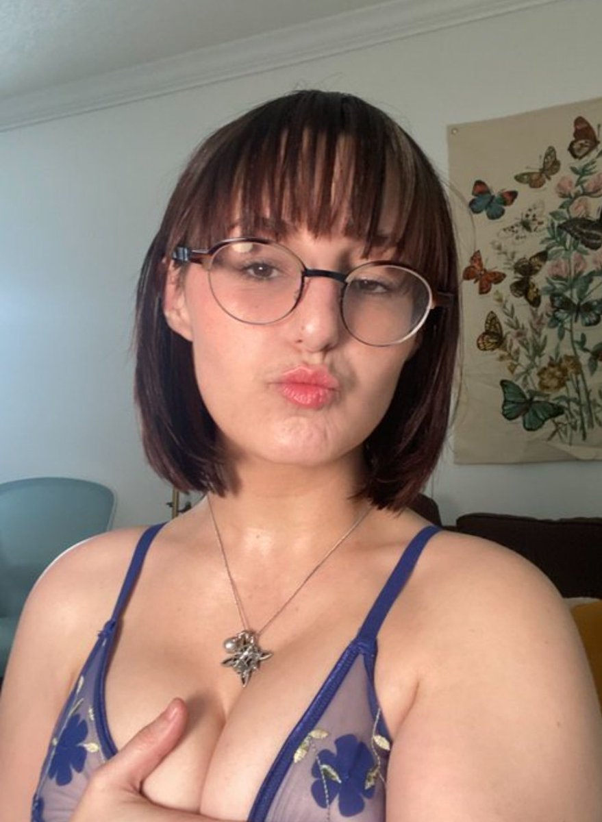 Escorte_12's tweet photo. Petite nouvelle lingerie ! Ça te plaît ce genre de photo ou pas ? Si oui j'en poste d'autre ❤️
#Belgium #mood #soumis #Fétichiste #monsleass #week-ends https://t.co/dES1qWhwxM