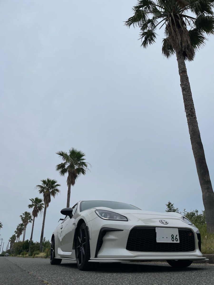 GMikima's tweet photo. 俺の車かっこえ...
けどやっぱツラウチ感が否めない🧐
ホイール買う余裕ないしやっぱワイトレ入れるしかないのか...?

#gr86 #zn8 #純正ホイールが好き https://t.co/BxebNuYGZO