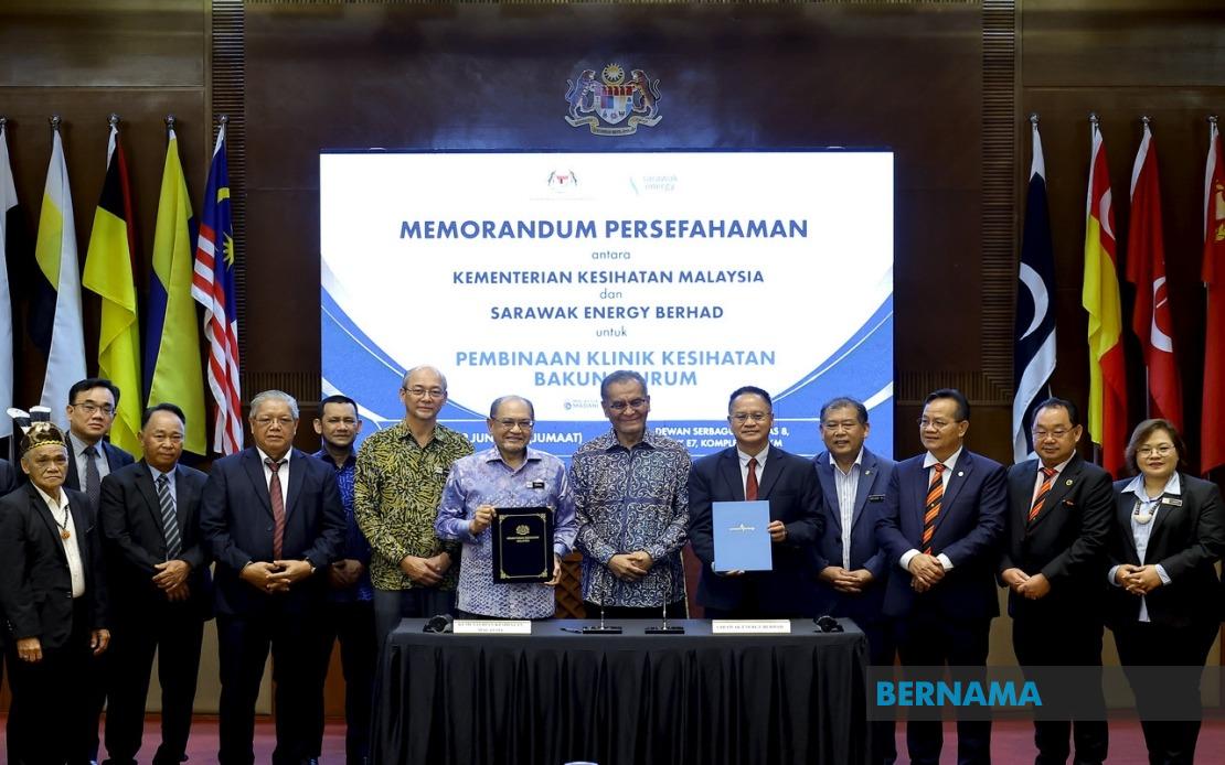 Bernama_Radio's tweet photo. Kementerian Kesihatan (KKM) kini dalam proses akhir untuk menyelesaikan beberapa isu termasuk kekangan birokrasi yang menjejaskan laluan latihan dan pembangunan bagi melahirkan pakar perubatan - Menteri Kesihatan @DrDzul  

https://t.co/nrgVL1Lirc https://t.co/tZbIbNcH7c