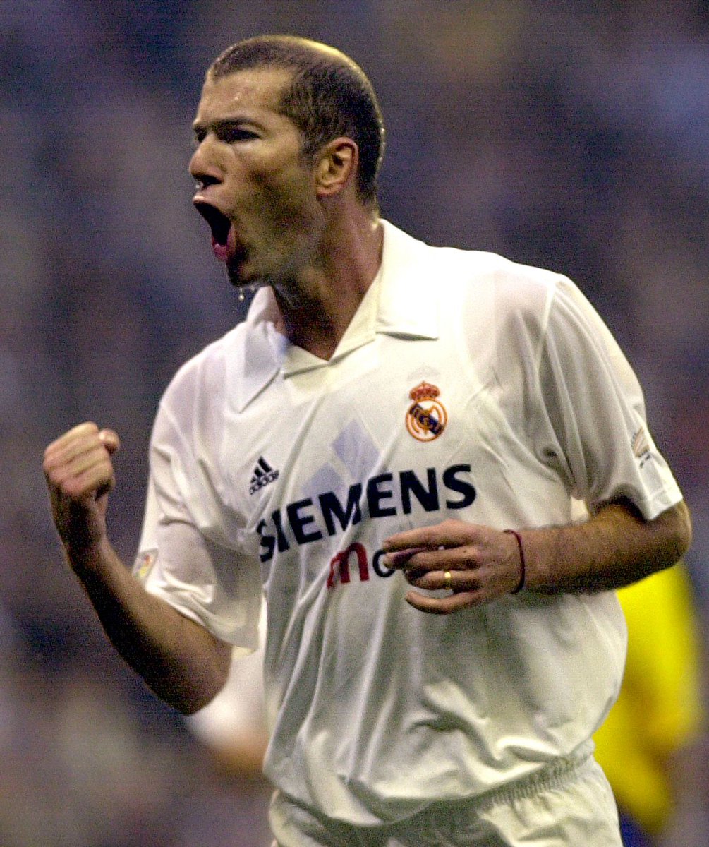 LaLiga's tweet photo. 5️⃣4️⃣🎂

¡Feliz cumpleaños, 'Zizou'! 💫

#LALIGAHistory | #LALIGAEASPORTS https://t.co/dobGPIJjC9