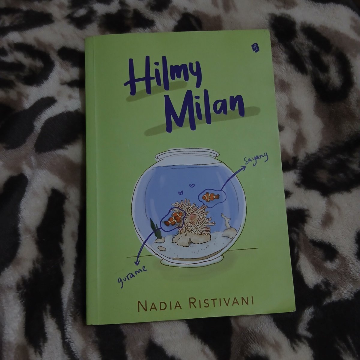 brunemails's tweet photo. wts — want to sell ⭐ preloved novel #novel #preloved 
- be my cupcake, malioboro at midnight, my youth, hilmy milan
- good condition
- bisa co 🍊 (prefer splitpay)
- offer by dm https://t.co/Zi2zjo5wFi
