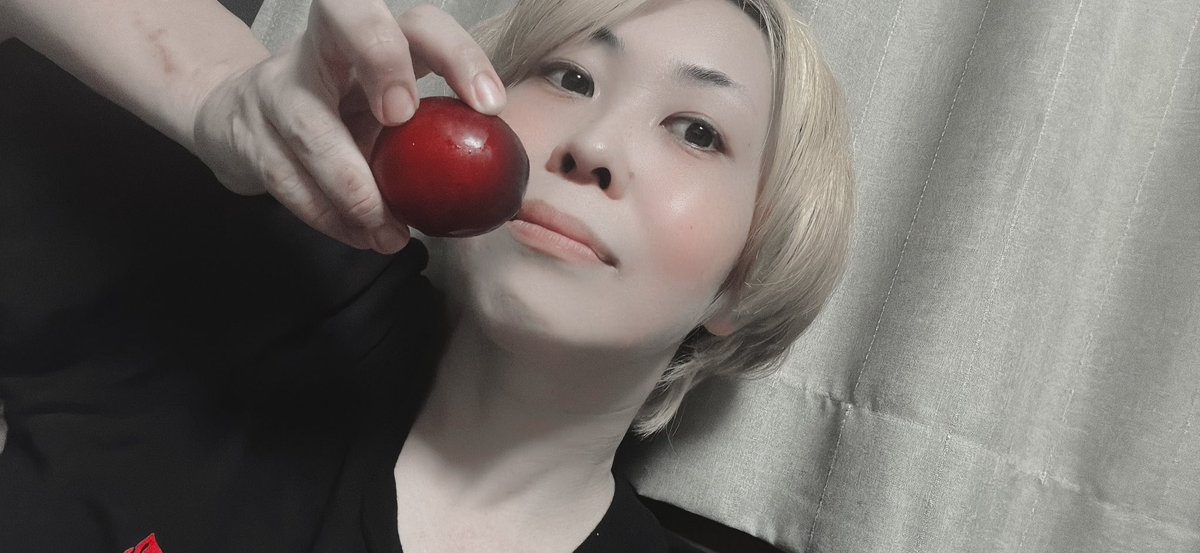 utoerika331's tweet photo. いちにちいちうと🌞1408日目

やりたい事は尽きないし、出たい現場は尽きないし、簡単に自分の理想通りにはいかないし、まだまだ届かない自分の実力にむしゃくしゃもするけど、ほんとコツコツ歩みを止めずに行くしかないんだ。
そういう話を聞いてくれる先輩たちにBig hug🫶
二日酔いのプラム最高〜笑 https://t.co/LJCM5ax6Hm