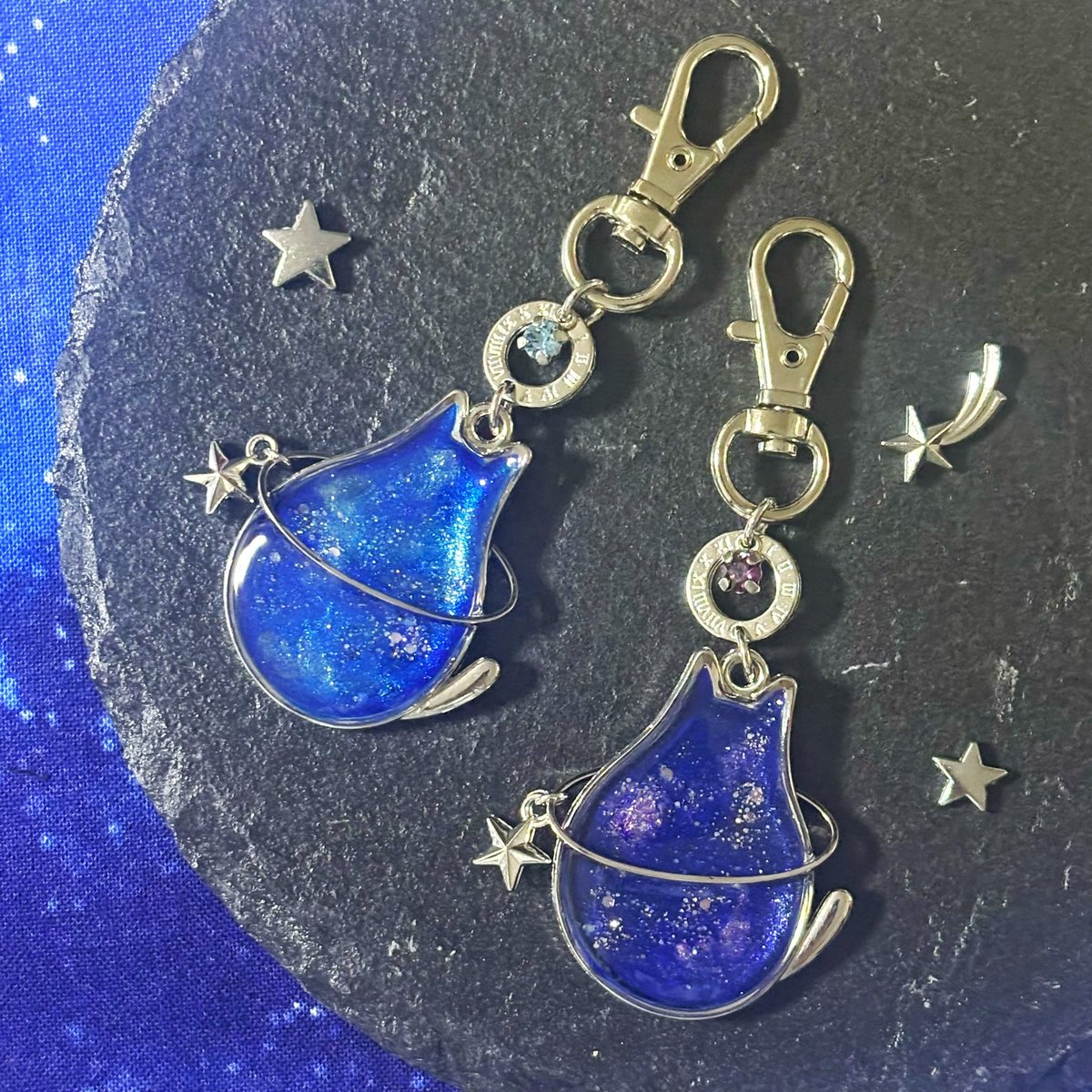 spellcaster521's tweet photo. 「ニャンとも不思議な！新種の惑星発見！」

いよいよ明日から、「宙フェス夜市の七夕（タニャバタ）祭＠吉祥寺ロフト」がスタートします🌌

タニャバタフェアではにゃんこプラネットキーホルダーを出品します！🐈‍⬛🪐 https://t.co/feV2HtTRyp