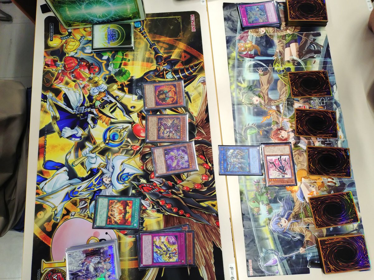 nucit_tablegame's tweet photo. 本日もサークルに参加していただきありがとございました！！
ホロカは今日新段が出たそうで、（IRyS新規おめでとうございます！！）特に盛り上がってました！！
近々あるサークル内大会の環境もどうなることやら…
来週もサークルの活動はございますので、お時間あれば是非ご参加お願いします！！ https://t.co/bcZfeNqn3t