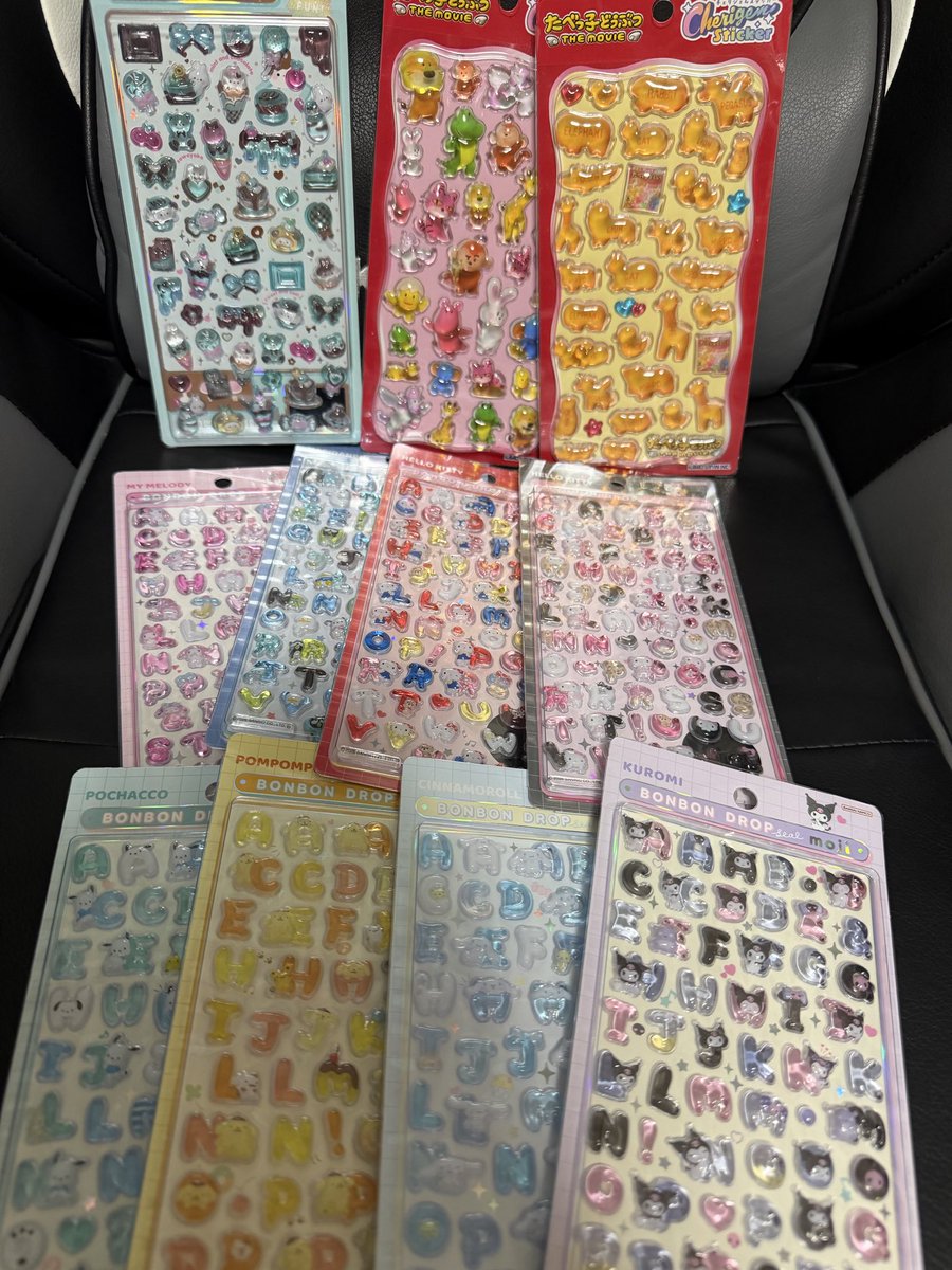 ttyan207's tweet photo. 全部定価で買ったやつ
シール界隈でそこそこ人権ありそう(全部彼女にあげた) https://t.co/uoGv1dd3he
