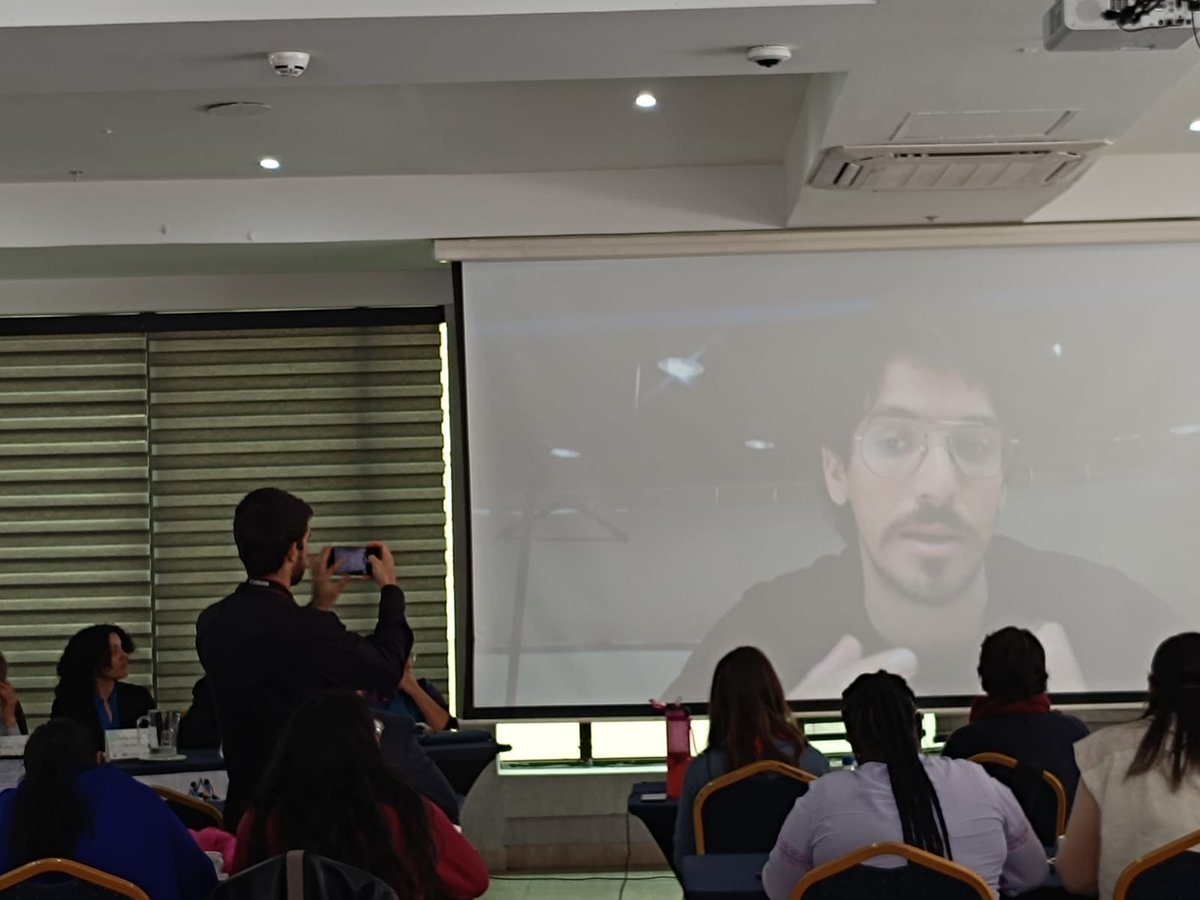 ICIPeace's tweet photo. Reflexionamos sobre la seguridad de los cuidados, en contraposición a la seguridad del control, en el seminario de la Red Latinoamericana de Mujeres, Paz y Seguridad en Bogotá #Colombia

Con Pol Alberti, del área "Alternativas de seguridad" del ICIP. https://t.co/invxXtsb6s