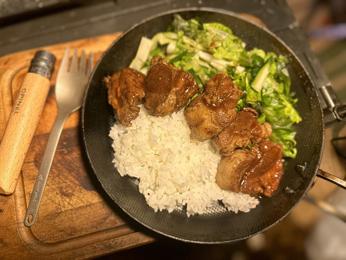 horiver316's tweet photo. 焚き火と角煮丼
#CAMPBEAN https://t.co/CqxX31jhbd