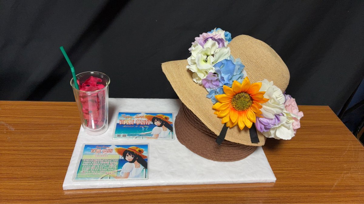 momohonakikaku's tweet photo. 【お知らせ】
本日、百瀬帆南さん宛のお誕生日の祝い花を俳協事務所様へ贈らせていただきました。

併せて、駅広告で使用しているイラストと参加者様を記載したポストカードを同封させていただきました。

製作:合同会社ルッホ様

#百瀬帆南生誕祭2026
#百瀬帆南誕生祭2026
#ほにゃのおとも https://t.co/5JGczftmrf