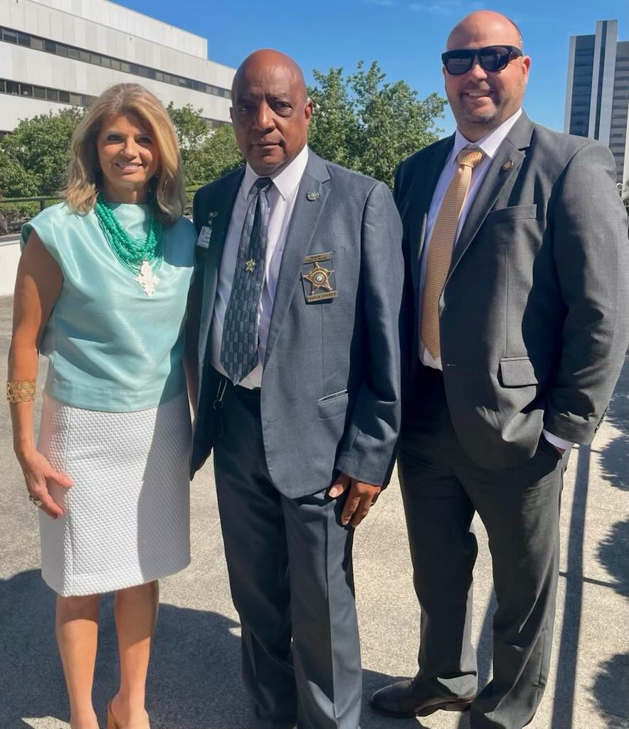 LisaStoneBarnes's tweet photo. I enjoyed catching up with Sheriff Brame and Rep. Cohn earlier this month!

Thank you for your leadership, partnership, and continued commitment to serving the people of North Carolina.

#ncpol https://t.co/MZhXkbv4hr