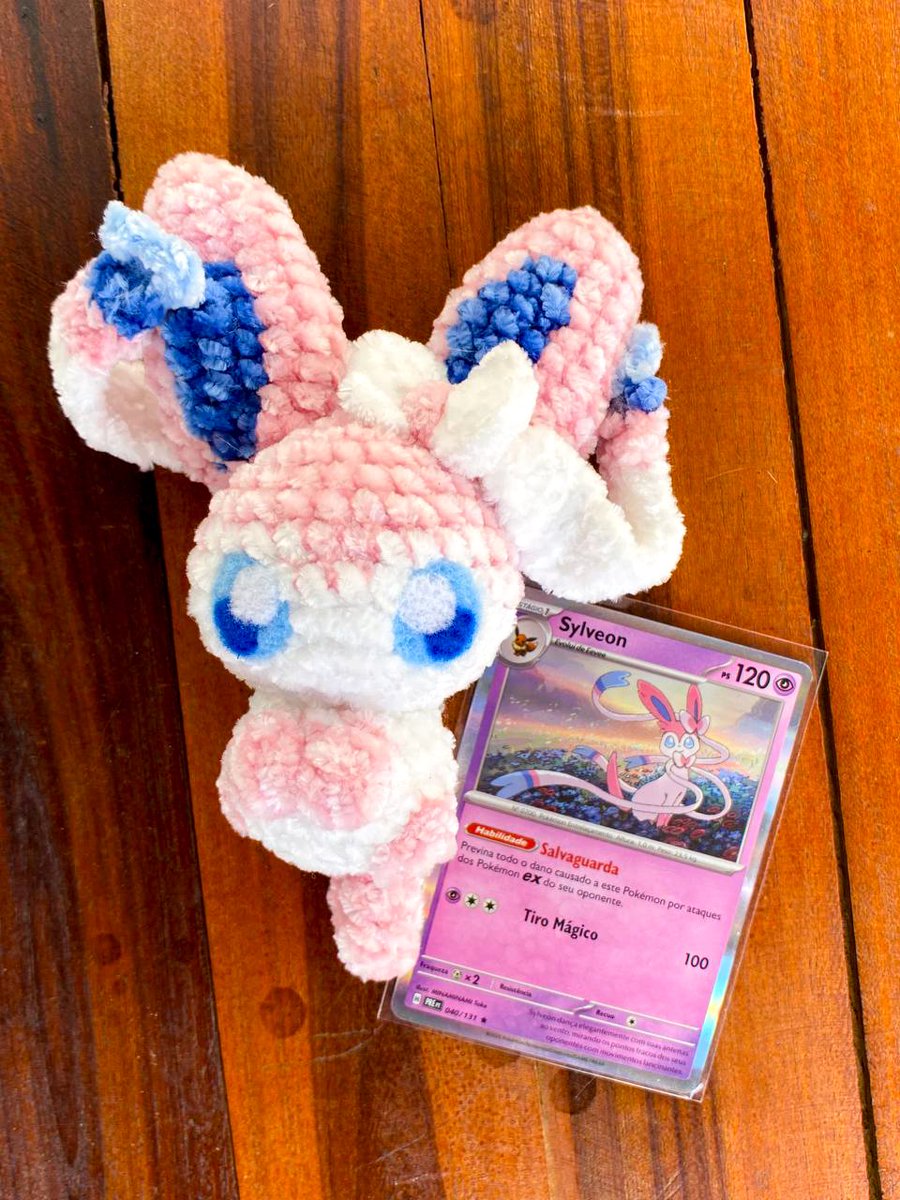 felipxto's tweet photo. Terminei essa Sylveon e percebi que só tenho essa cartinha dela 🩵🩷🤍 https://t.co/II3qoRYPQT