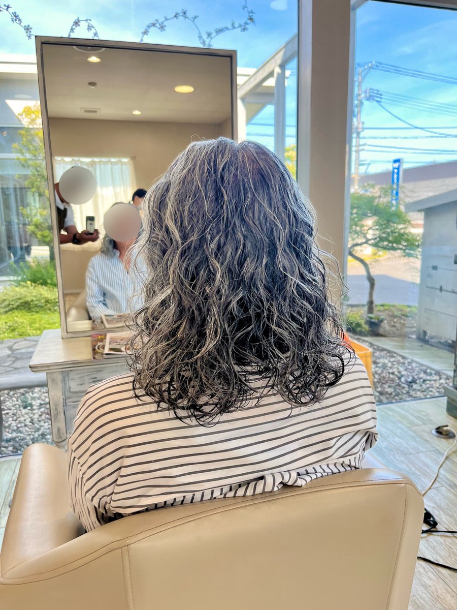 Violetai5's tweet photo. 最近ね

大胆にイメチェンしました

グレイヘアにパーマを

ちょっと、振り向いて、みただけの異邦人みたいな

お庭の枇杷もいい感じに

ほんのりとした甘さが💞

今宵の酒の肴は

麻婆茄子ね

そろそろ梅雨入りかなって

#お家ご飯 #グレイヘア #枇杷 https://t.co/xxF5QMmkIo