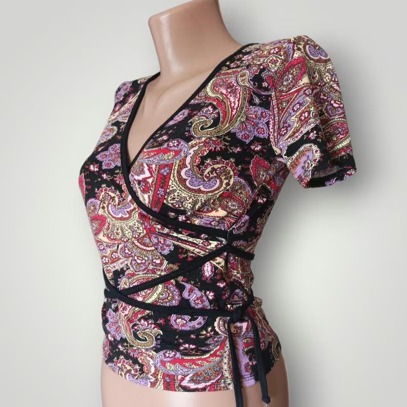 GoodVintageArt1's tweet photo. Vintage Paisley Wrap Top, Pink Purple Black Blouse, Contrast trim, Cotton Lycra, Short Sleeve, V-Neck T-shirt, Boho Style

https://t.co/MhKU0BUxn4 https://t.co/DxINrp7THX